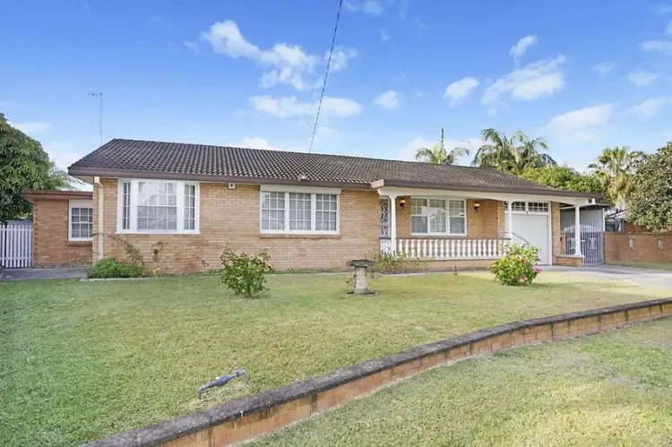 4 Sonter Ave, Woy Woy NSW 2256