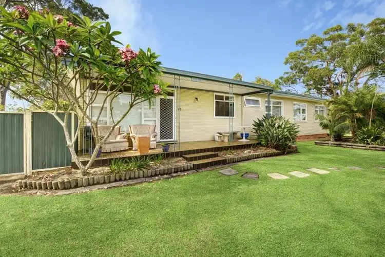 43 Minnamurra Rd, Gorokan NSW 2263