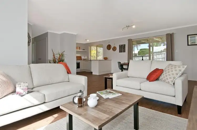 8 Houdini Tce, Edens Landing QLD 4207