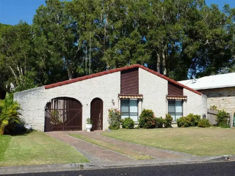 8 Guy Ave, Forster NSW 2428