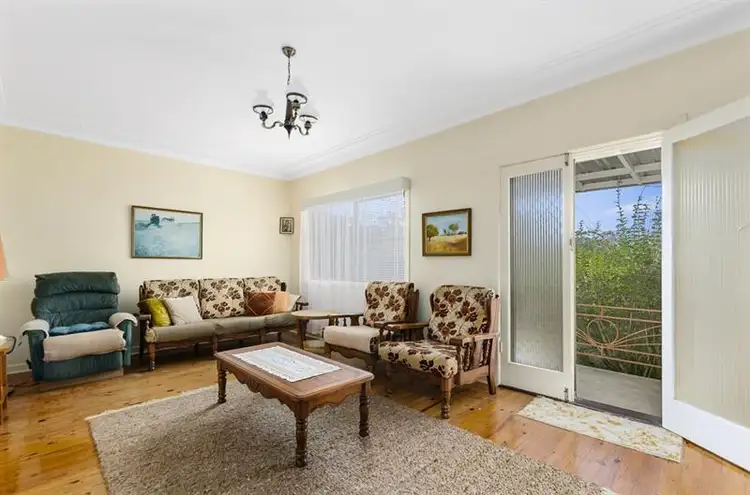 15 Liamina Ave, Woonona NSW 2517