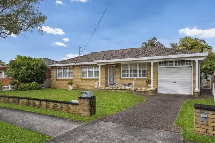 26 Daffodil Dr, Woy Woy NSW 2256