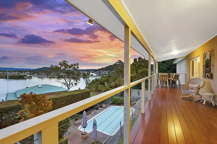 11 Tulani Ave, Daleys Point NSW 2257