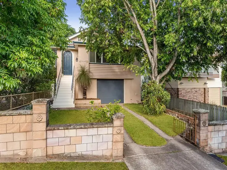 10 Forsyth St, Fairfield QLD 4103