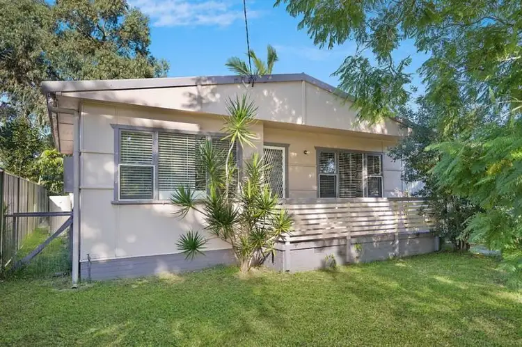 31 Boronia Ave, Woy Woy NSW 2256