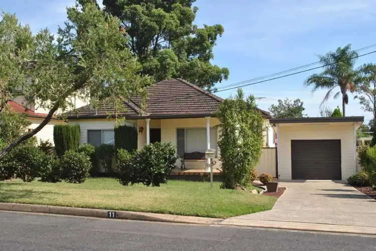 11 Larien Cres, Birrong NSW 2143