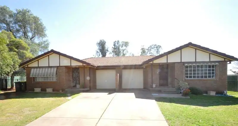 Main view of Homely semi-detached listing, 4A & 4B HIghview Pl, Dubbo NSW 2830