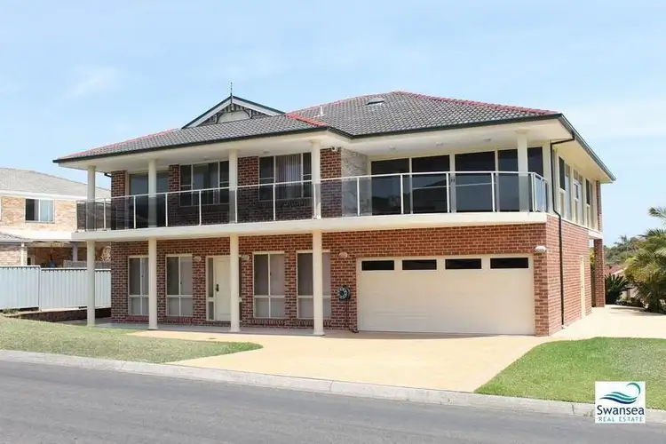 4 Galleon Cl, Caves Beach NSW 2281
