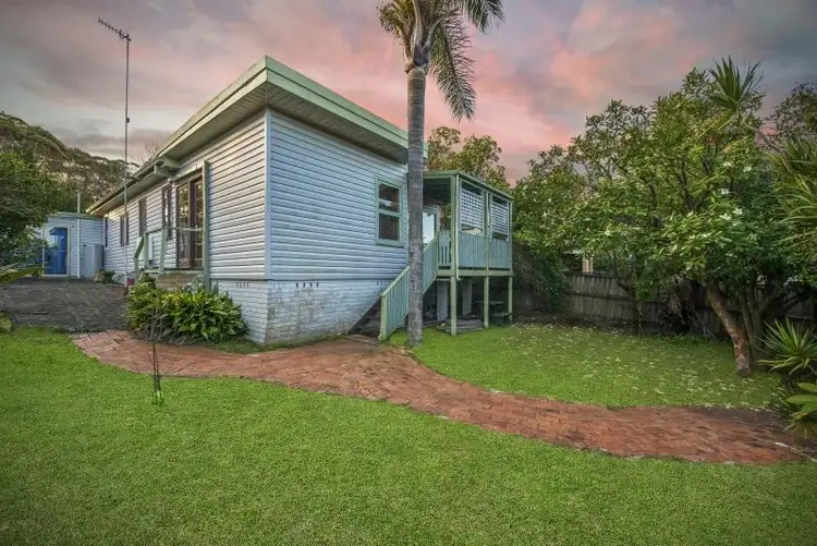 7 Macquarie  St, Norah Head NSW 2263