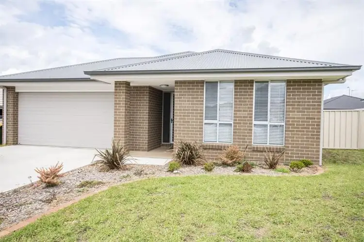64 Molloy Dr, Orange NSW 2800