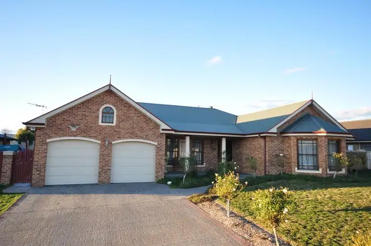 8 Gilroy Pl, Orange NSW 2800