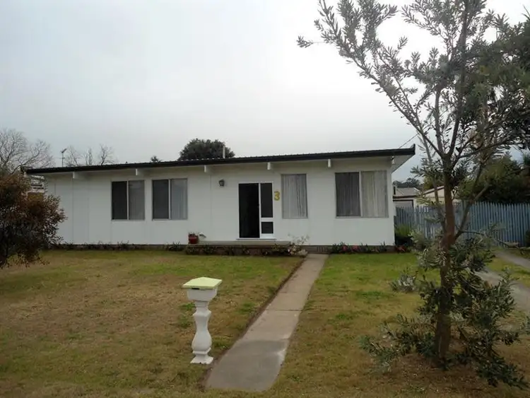 3 Eighth St, Weston NSW 2326