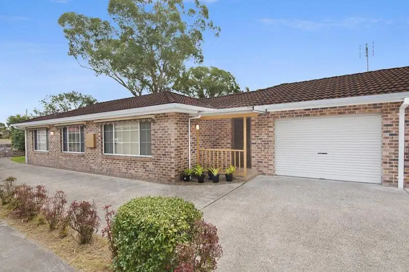 Main view of Homely villa listing, 1/56 Commonwealth Ave, Blackwall NSW 2256