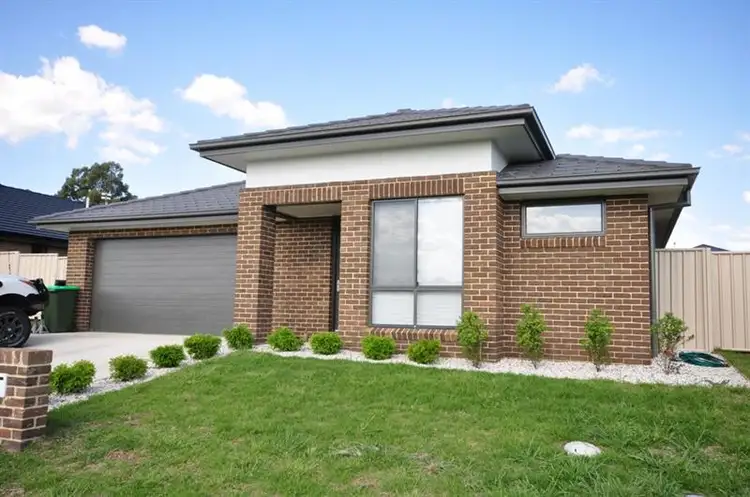 37 Clem McFawn Pl, Orange NSW 2800