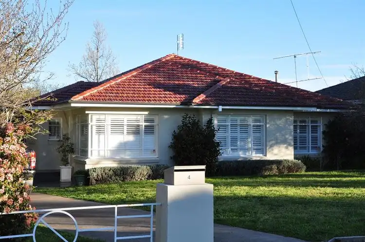 4 Rowan St, Orange NSW 2800