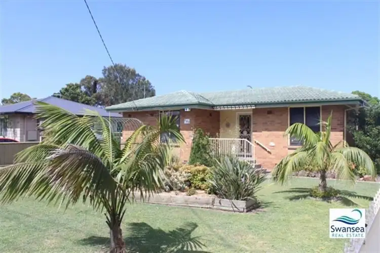 127 Park Ave, Caves Beach NSW 2281