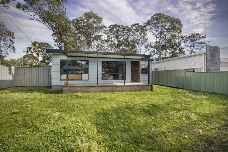 12 Lakeshore Ave, Chain Valley Bay NSW 2259