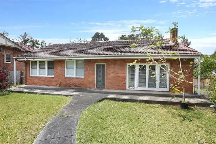 372 Pacific (Peats Ferry Rd) Hwy, Hornsby NSW 2077