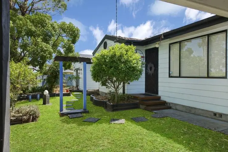 1 Stephen St, Kanwal NSW 2259