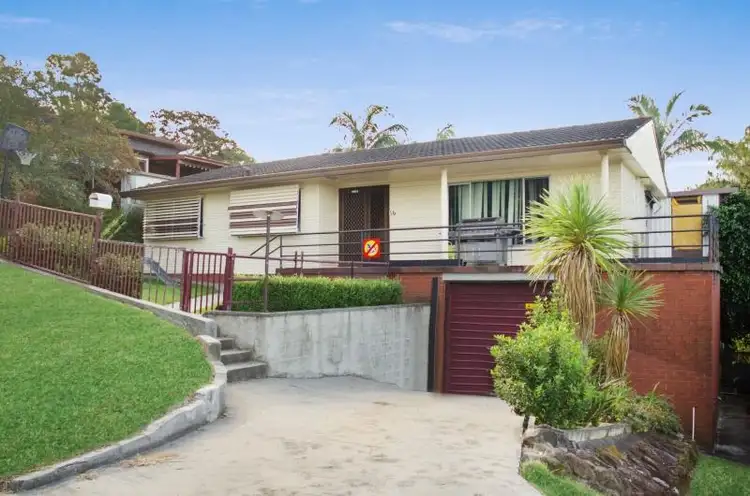 16 Crystal Cres, Wyong NSW 2259