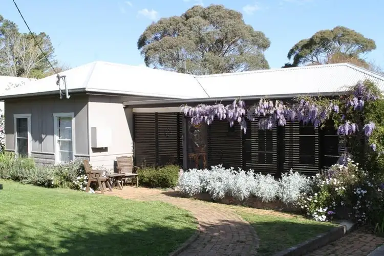 8 Barnett Ave, Bundanoon NSW 2578
