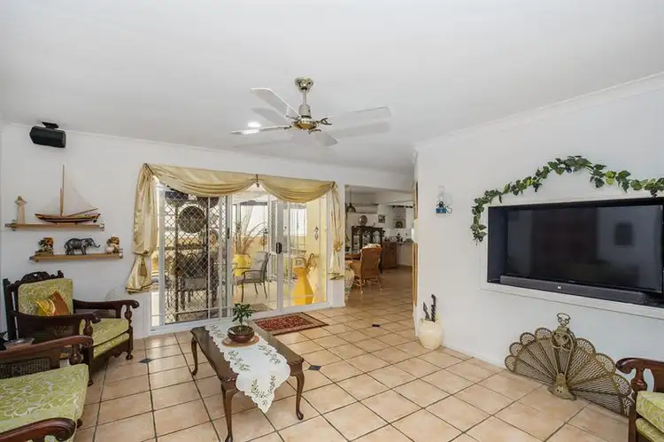 33 Banksiadale Cl, Elanora QLD 4221