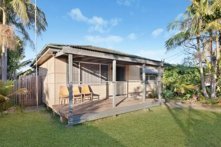 26 Dunalban Ave, Woy Woy NSW 2256