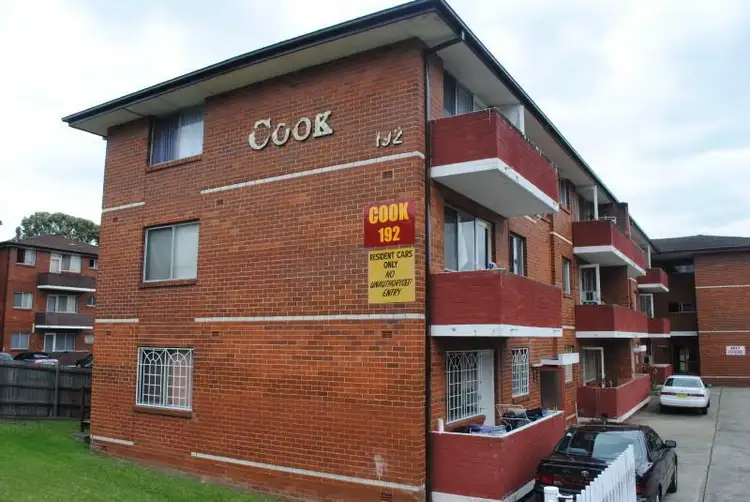 16/192 Sandal Cres, Carramar NSW 2163