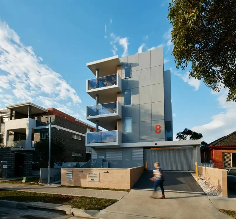 Main view of Homely unit listing, 2/8 Hampden St, Beverly Hills NSW 2209