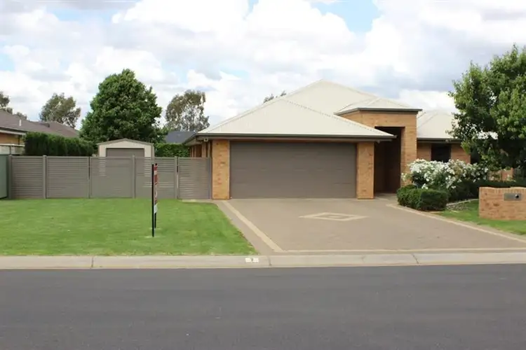 7 Hilton Pl, Dubbo NSW 2830