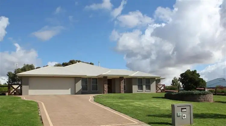 19 Glenabbey  Dr, Dubbo NSW 2830