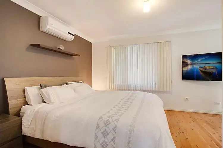 Sixth view of Homely house listing, 10 Knight Pl, Minto NSW 2566