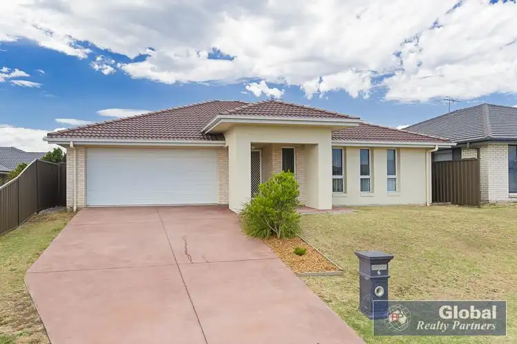 6 Hepburn Cl, Rutherford NSW 2320