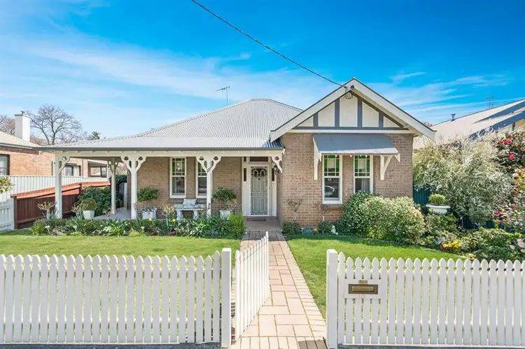 111 Clinton St, Orange NSW 2800