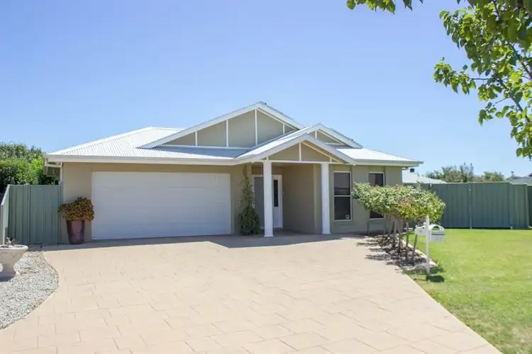15 Hawkesbury Pl, Dubbo NSW 2830