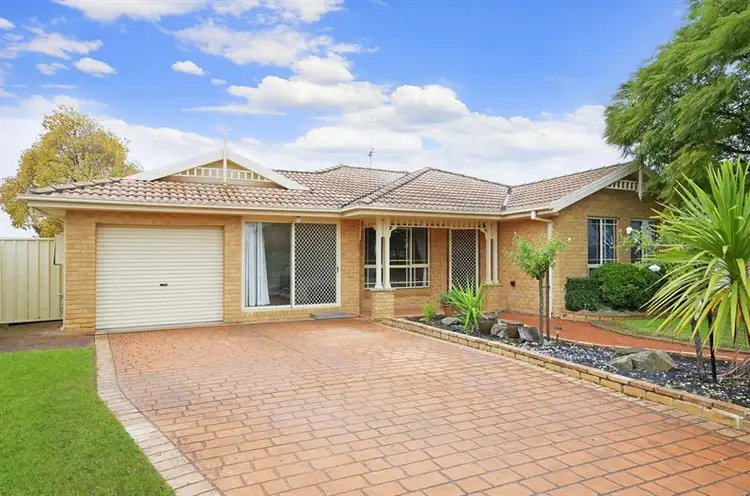 7 Denfield Cct, St Helens Park NSW 2560