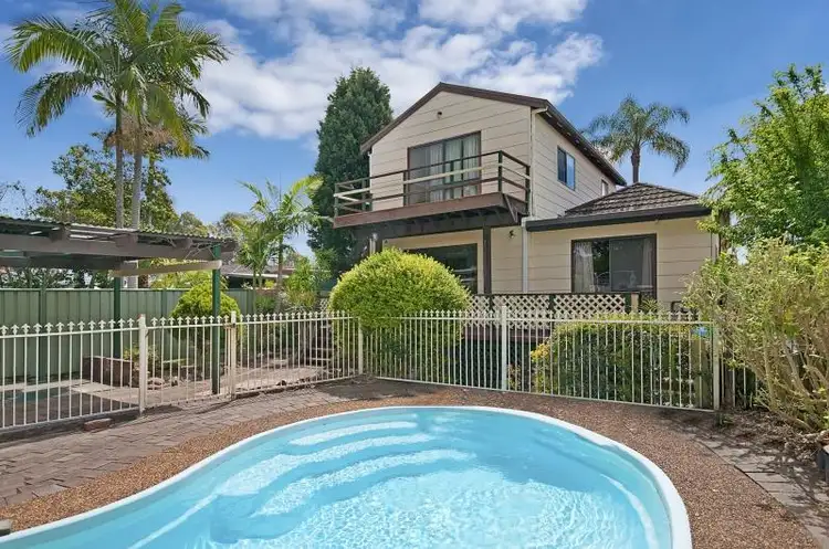 94 Mackenzie Ave, Woy Woy NSW 2256
