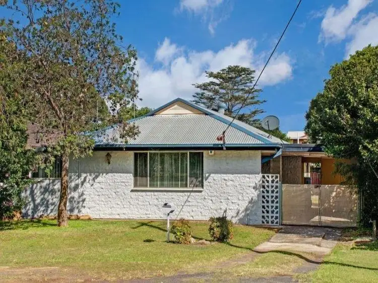 18 Erina Ave, Woy Woy NSW 2256
