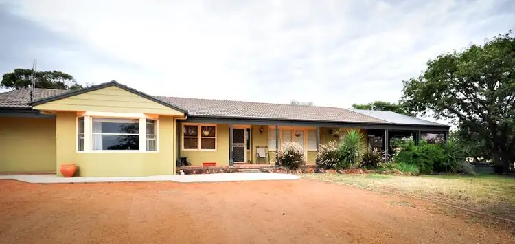 3R Pine Hill Dr, Dubbo NSW 2830