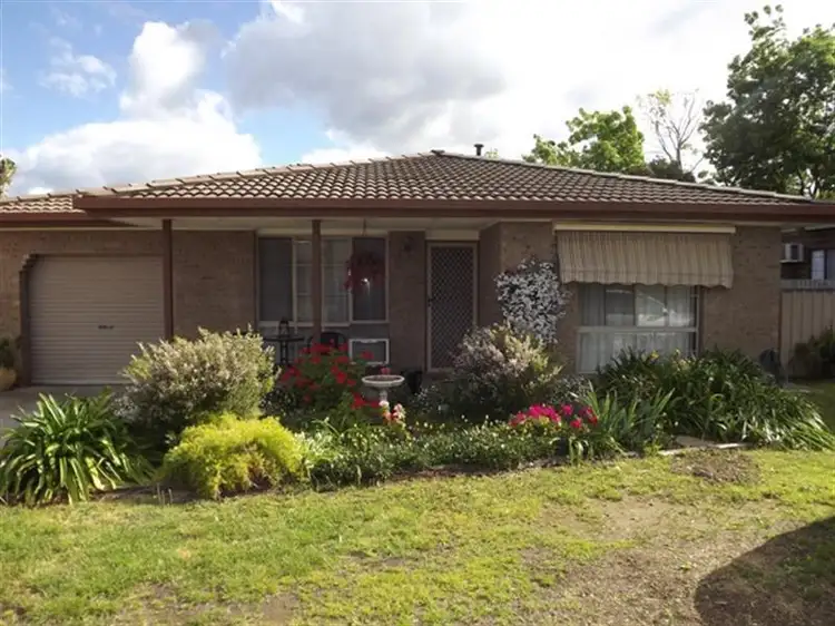 2/5 Glendaloch Ct, Lavington NSW 2641