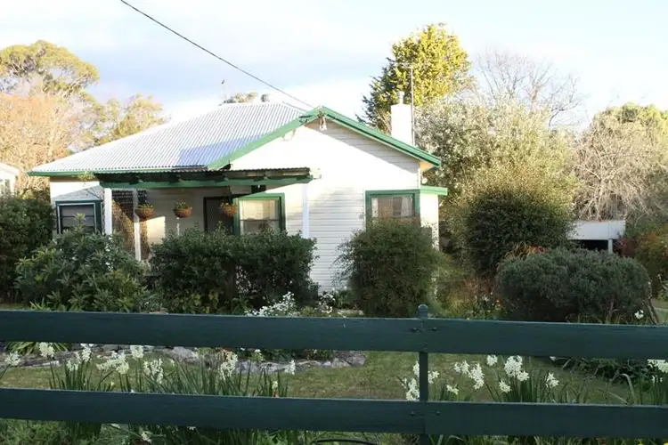 10 Barnett Ave, Bundanoon NSW 2578