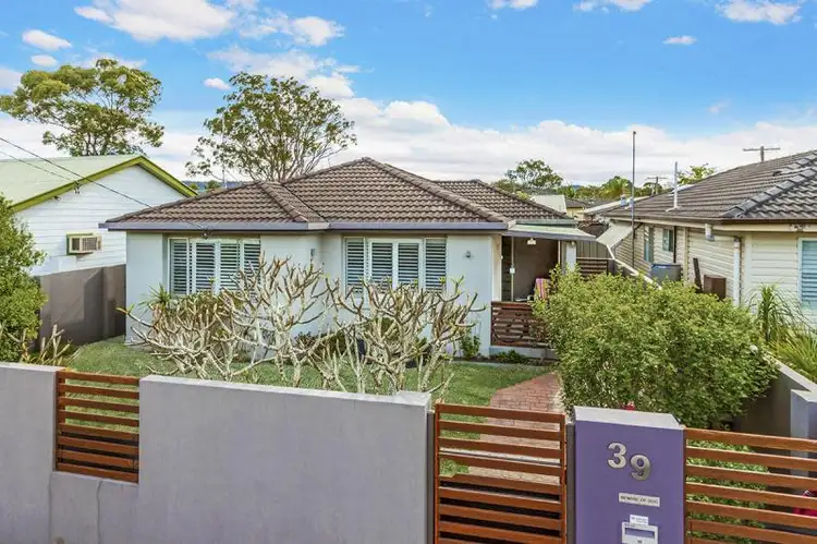 39 Commonwealth Ave, Blackwall NSW 2256