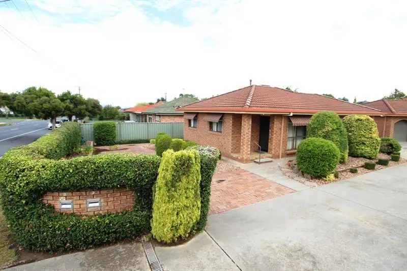 Main view of Homely unit listing, 1/537 Prune St, Lavington NSW 2641