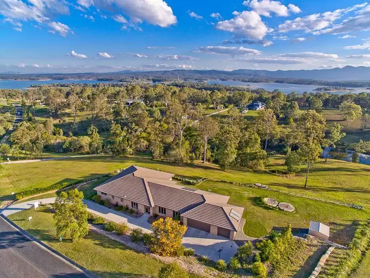 15 Andrew Clarke Rd, Whiteside QLD 4503