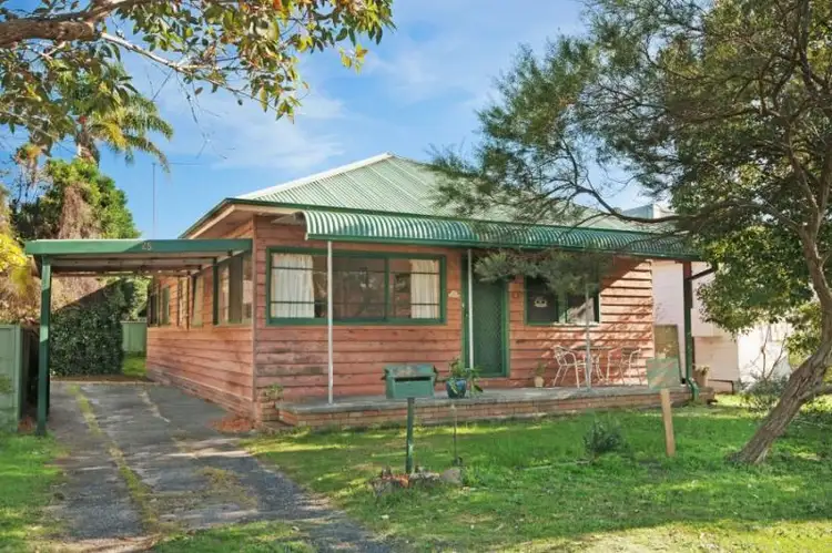 25 Carrington Ave, Woy Woy NSW 2256