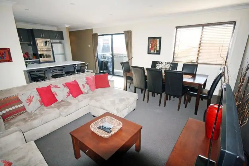 Main view of Homely townhouse listing, 2/123 Gippsland St, Jindabyne NSW 2627