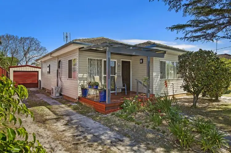 29 Dorothy Ave, Woy Woy NSW 2256