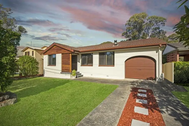 4 Robson Ave, Gorokan NSW 2263