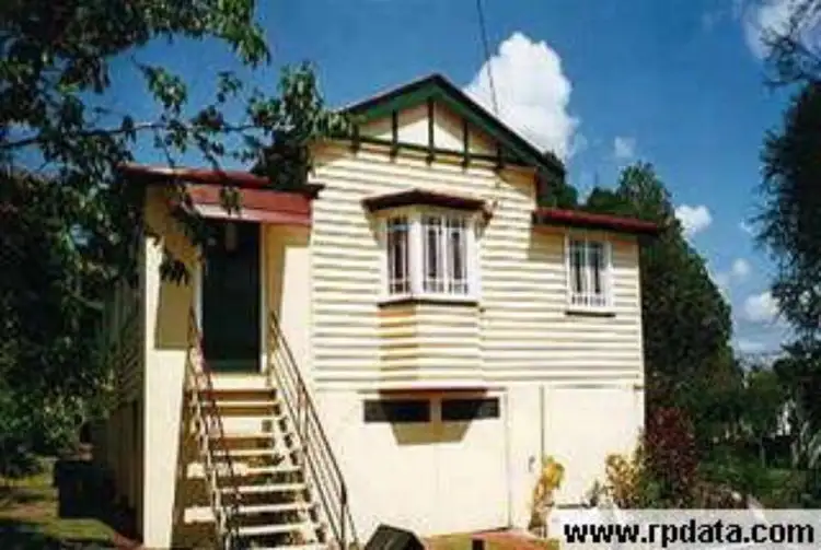 24 Dora  St
