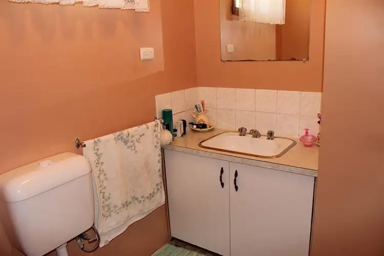 Sixth view of Homely unit listing, 2/565 Grayfern Ct, Lavington NSW 2641